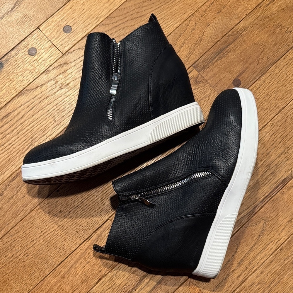 Journee Collection Black High Top Sneaker Booties Women’s Size 10 Side Zip